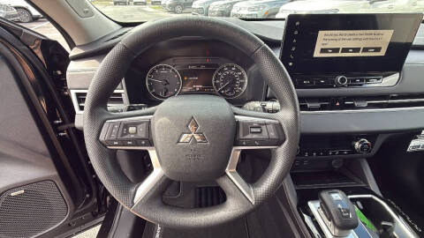 2026 Mitsubishi Outlander ES