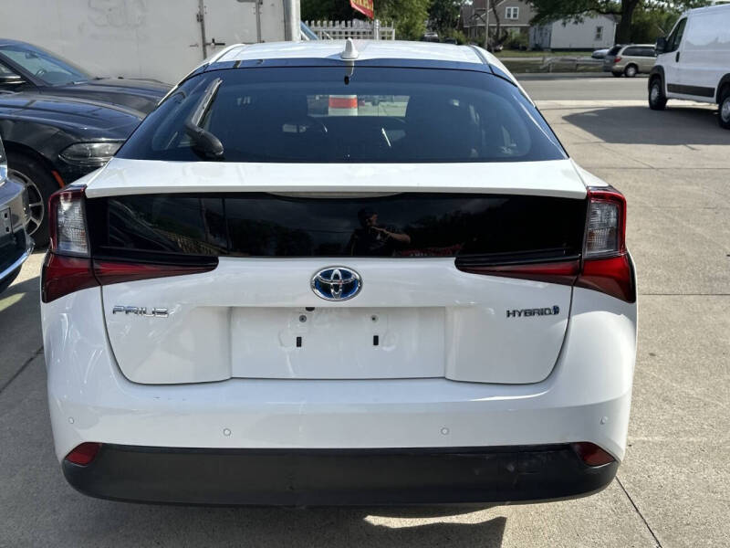 2022 Toyota Prius LE