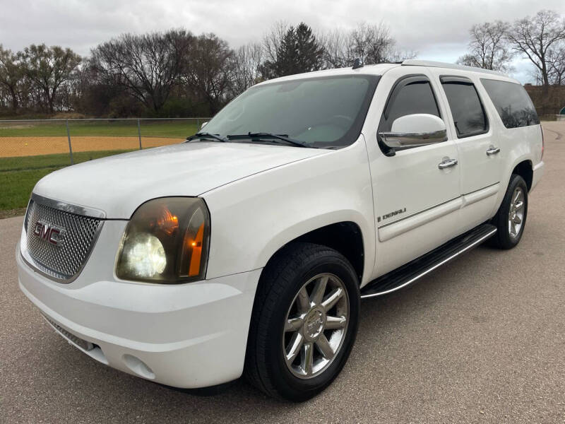 2007 GMC Yukon XL for sale at South Park Motors in South Beloit IL