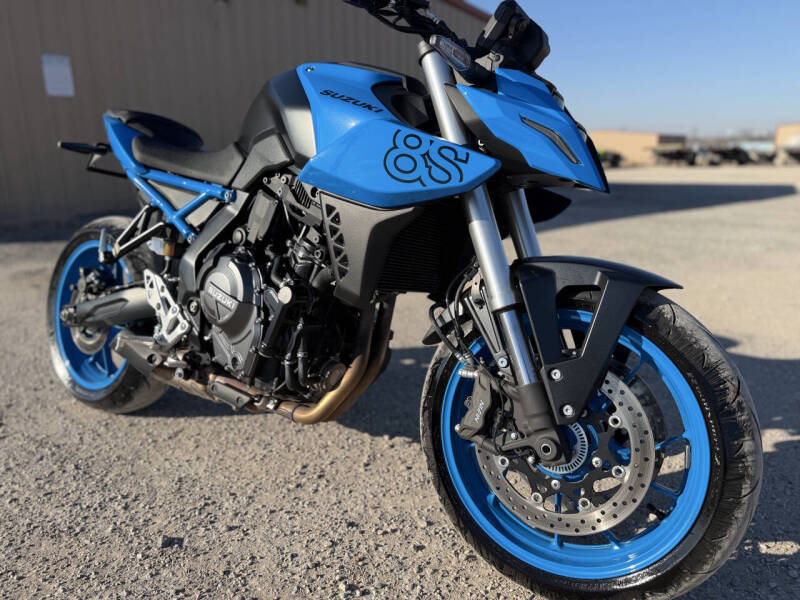 2023 Suzuki GSX-8S