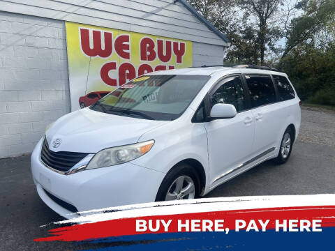 2012 Toyota Sienna LE 7-Passenger Auto Access Seat