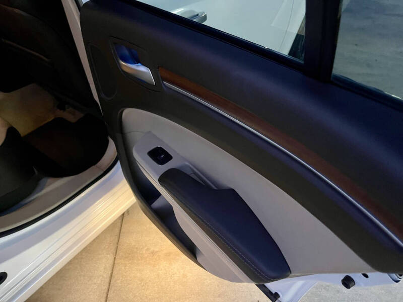 2012 Chrysler 300 C Luxury Series