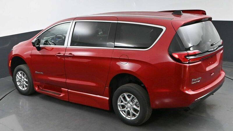 2025 Chrysler Pacifica Select - Photo 16