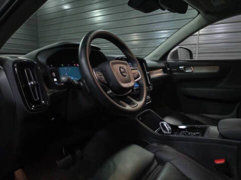 2023 Volvo XC40 B5 Ultimate Bright Theme