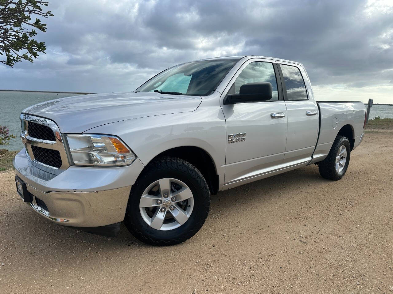 2016 RAM 1500 SLT 4x2 4dr Quad Cab 6.3 ft. SB Pickup 