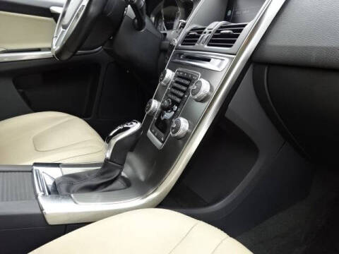 2016 Volvo XC60 T6 Drive-E R-Design Platinum