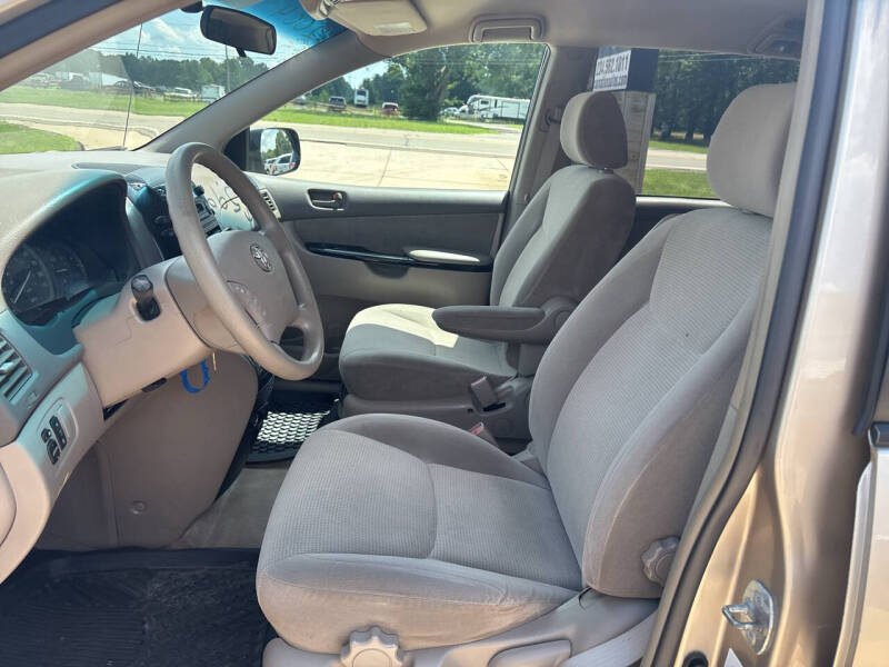 2004 Toyota Sienna LE 7 Passenger