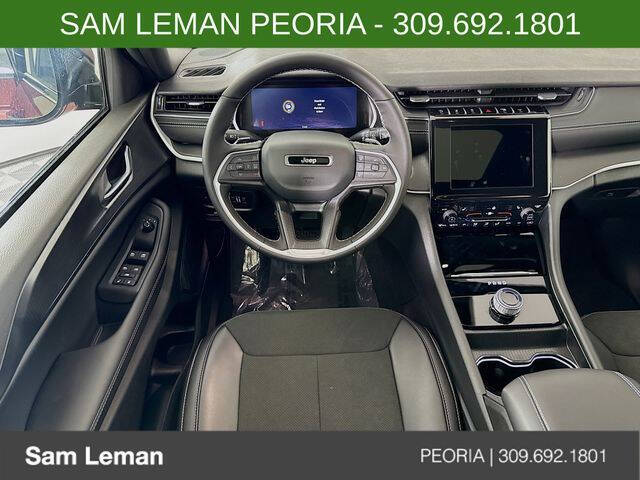 2025 Jeep Grand Cherokee Laredo