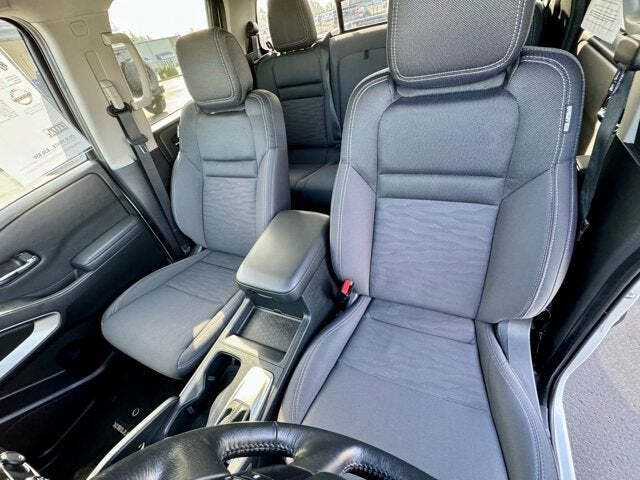 2022 Nissan Frontier SV