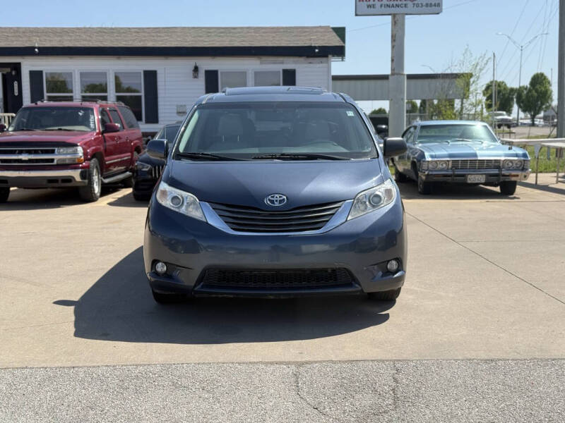 2014 Toyota Sienna XLE 7-Passenger Auto Access Seat