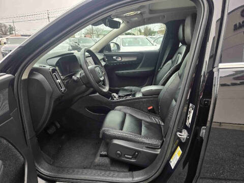 2023 Volvo XC40 B5 Plus Bright Theme