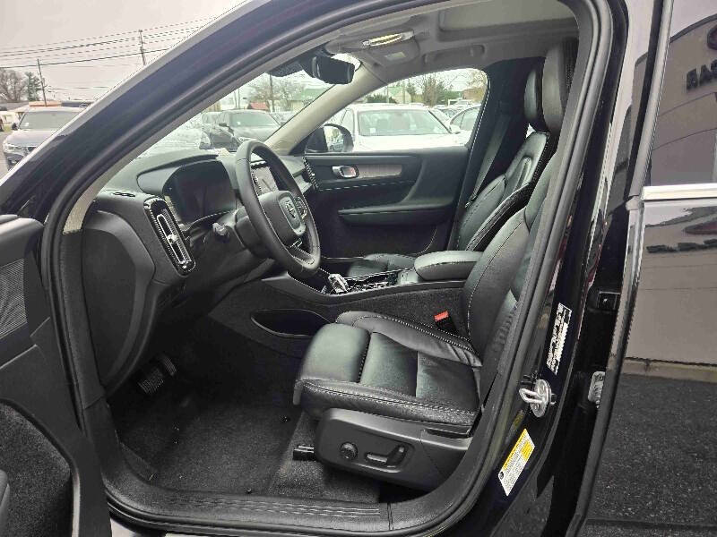 2023 Volvo XC40 B5 Plus Bright Theme