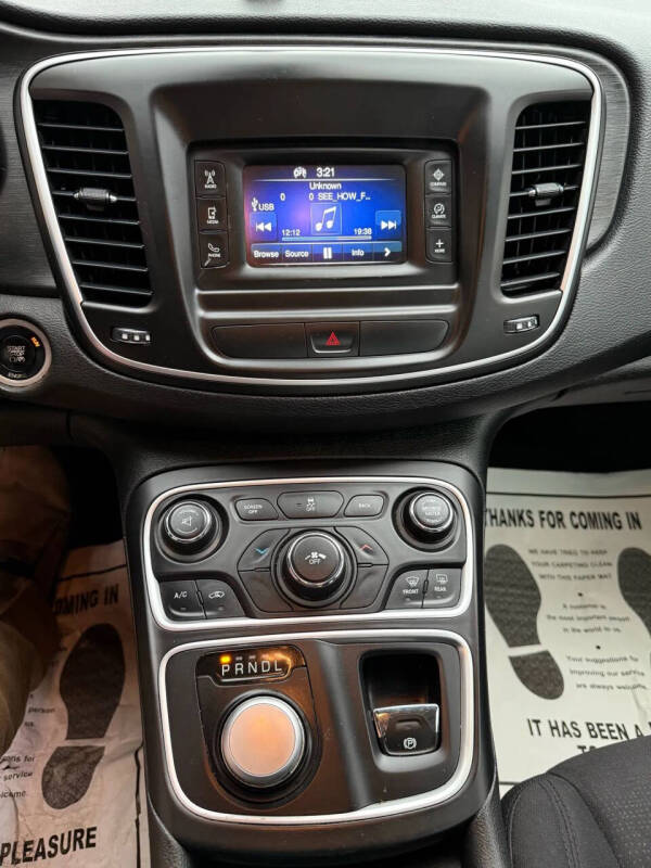 2015 Chrysler 200 Limited