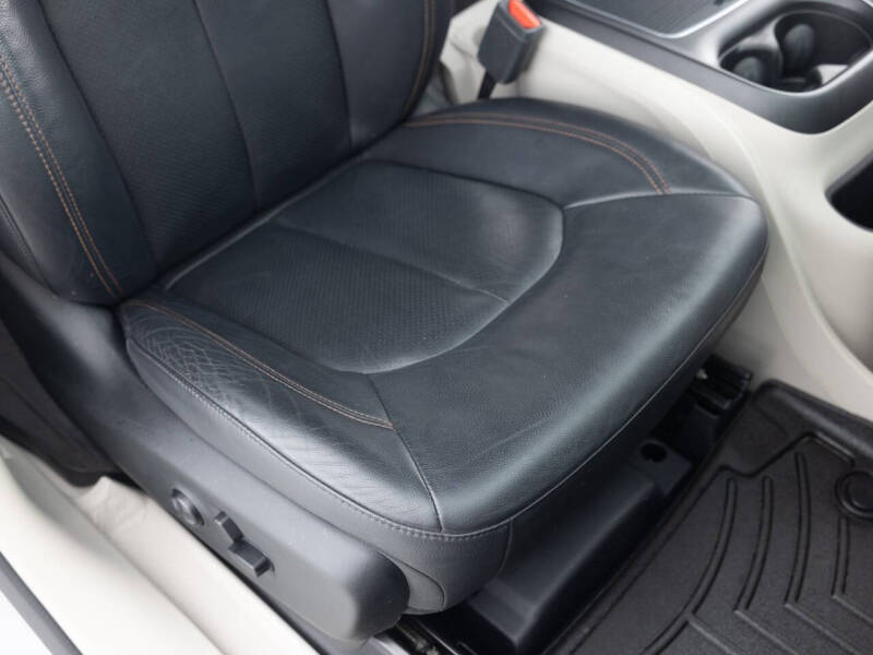 2017 Chrysler Pacifica Touring-L Plus