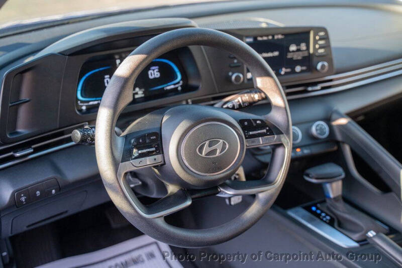 2024 Hyundai Elantra SE