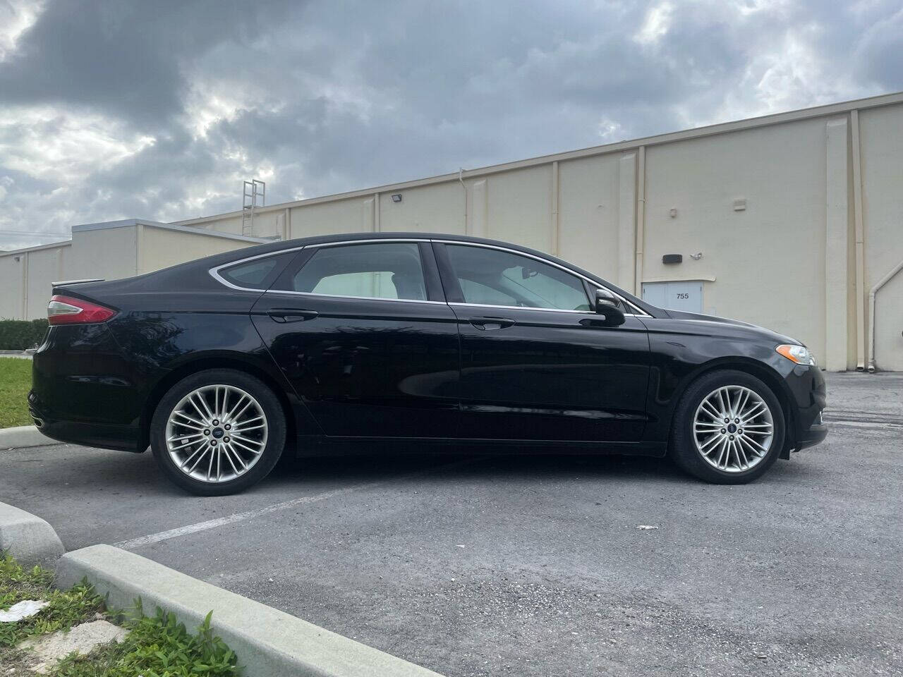 2016 FORD Fusion Sedan - $8,900