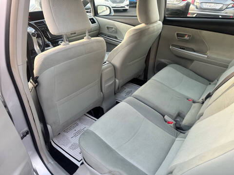 2014 Toyota Prius v Two