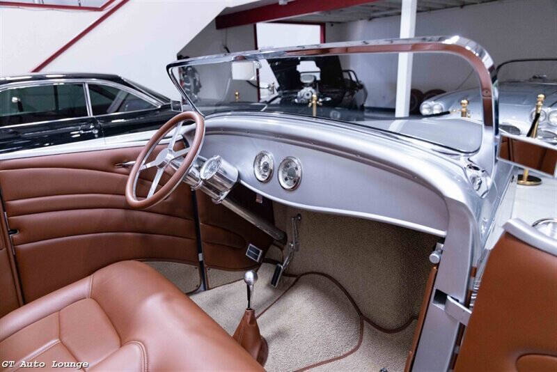 1932 Ford Roadster 22