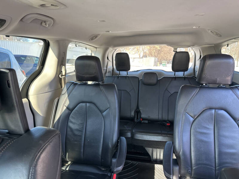2017 Chrysler Pacifica Touring-L Plus
