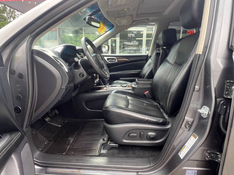 2017 Nissan Pathfinder Platinum