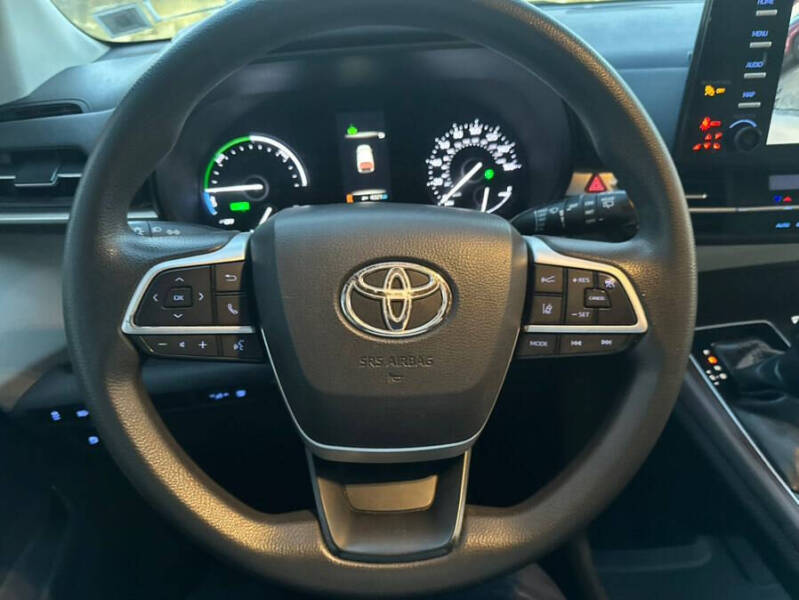 2021 Toyota Sienna LE 8-Passenger