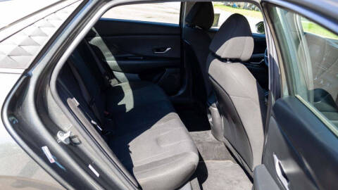 2024 Hyundai Elantra SE