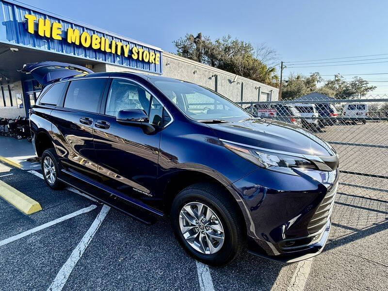 2026 Toyota Sienna LE 8-Passenger