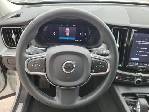 2024 Volvo XC60 B5 Core Dark Theme