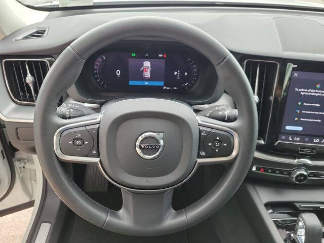 2024 Volvo XC60 B5 Core Dark Theme