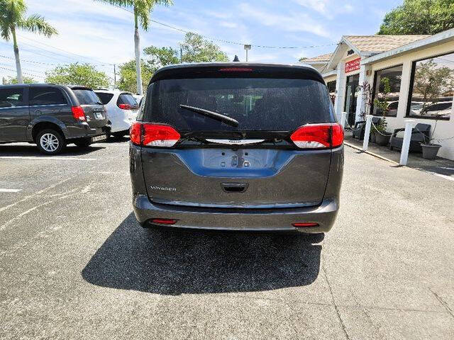 2023 Chrysler Voyager LX