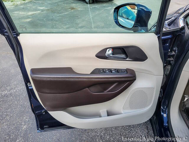 2017 Chrysler Pacifica Touring-L