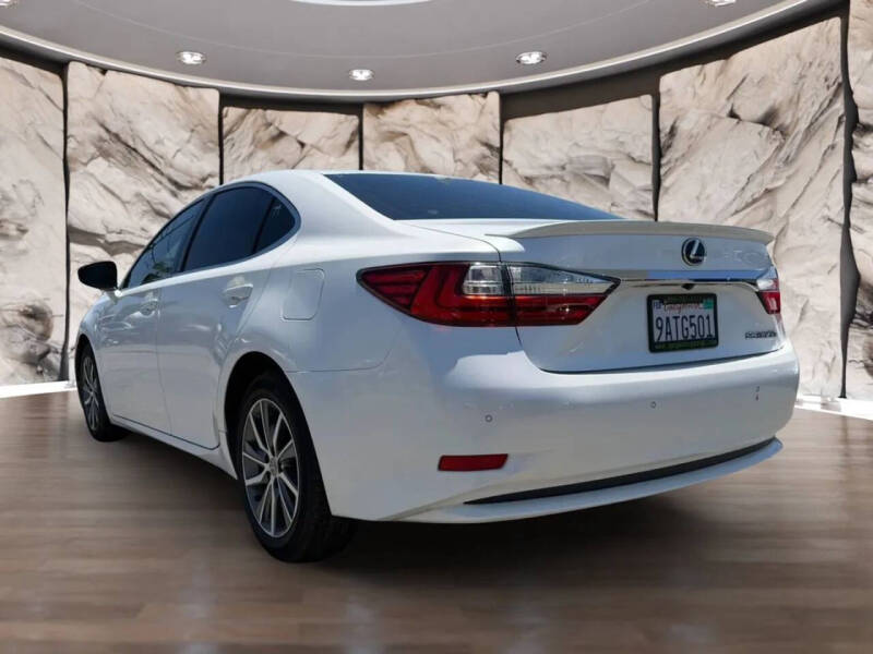 2016 Lexus ES 300h