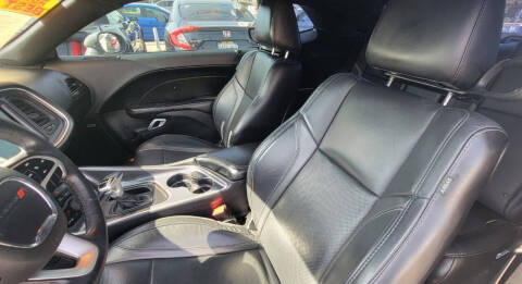 2017 Dodge Challenger SXT Plus