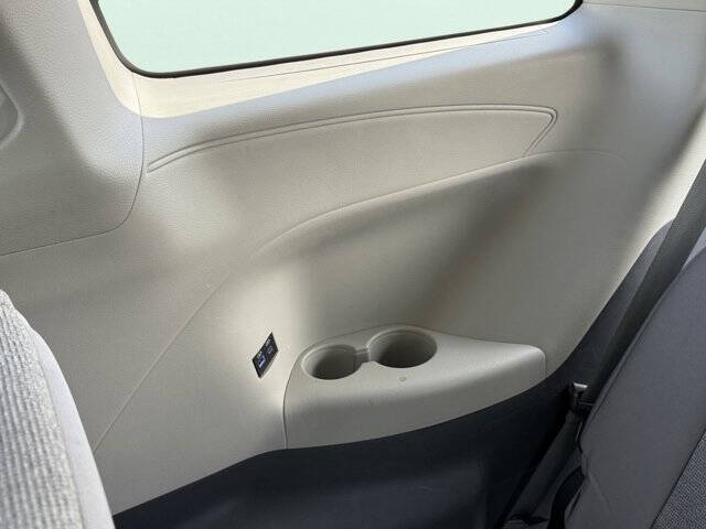 2024 Toyota Sienna LE 8-Passenger