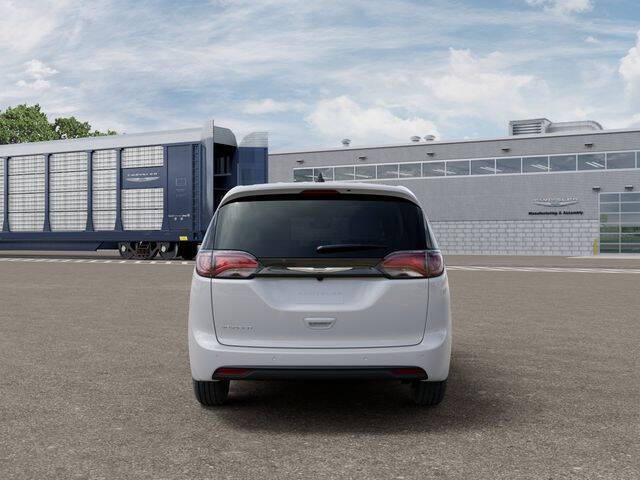 2026 Chrysler Voyager LX