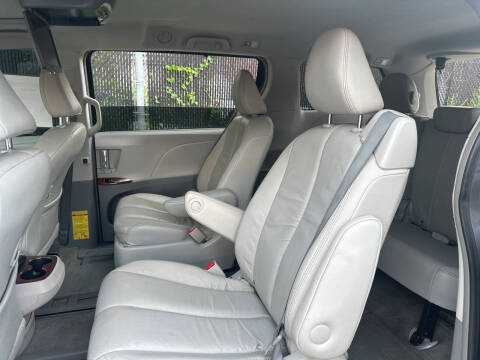 2014 Toyota Sienna XLE 7-Passenger