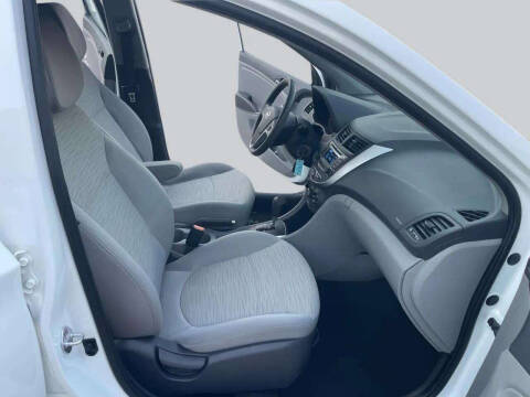 2017 Hyundai Accent SE