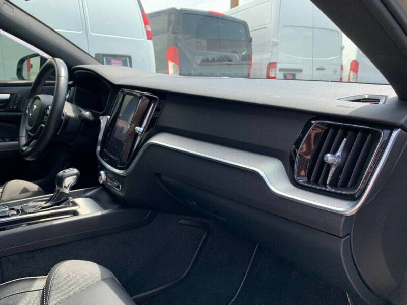 2019 Volvo S60 T5 R-Design