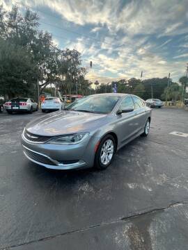2015 Chrysler 200 for sale at BSS AUTO SALES INC in Eustis FL