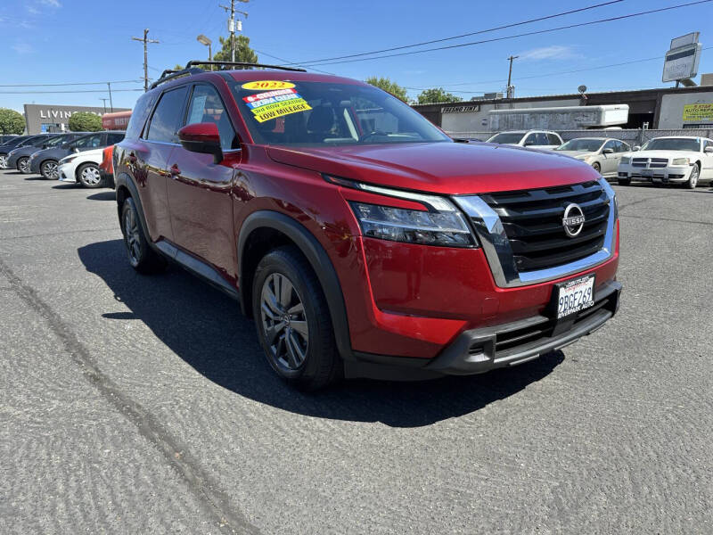 2022 Nissan Pathfinder SV