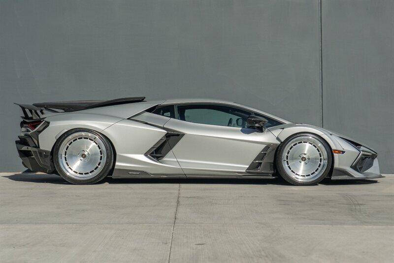 2024 Lamborghini Revuelto