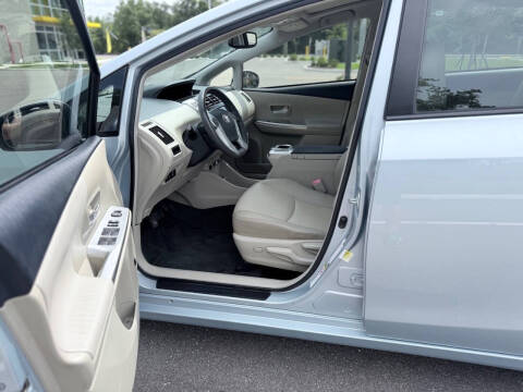 2012 Toyota Prius v Five