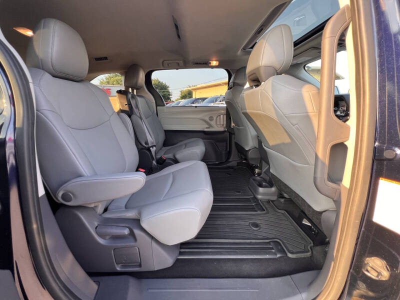 2021 Toyota Sienna XLE 8-Passenger