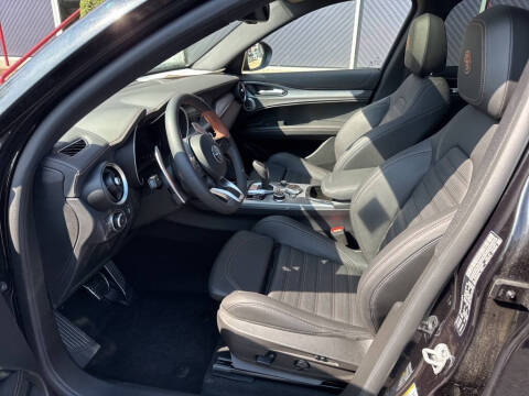 2025 Alfa Romeo Stelvio Intensa