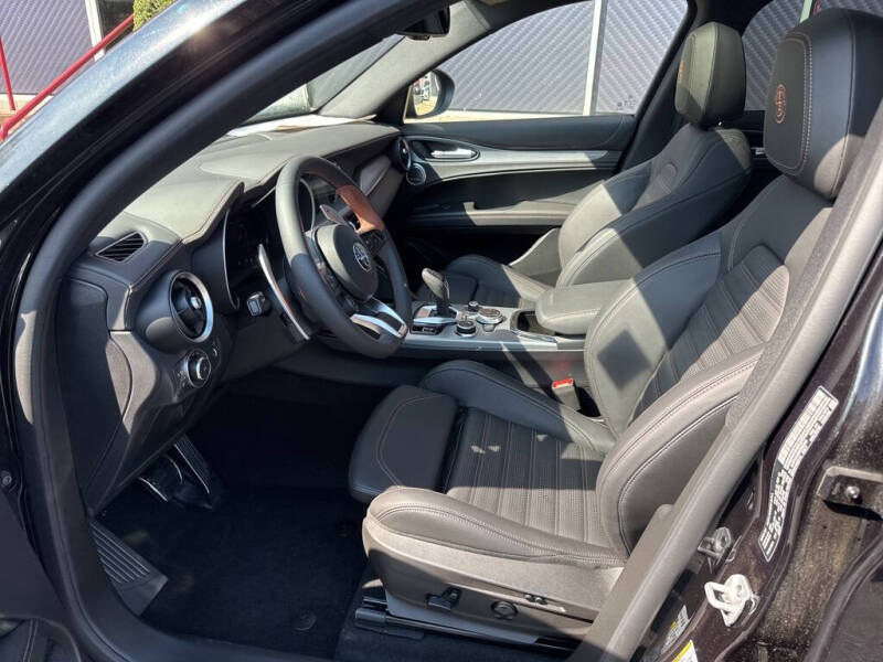 2025 Alfa Romeo Stelvio Intensa