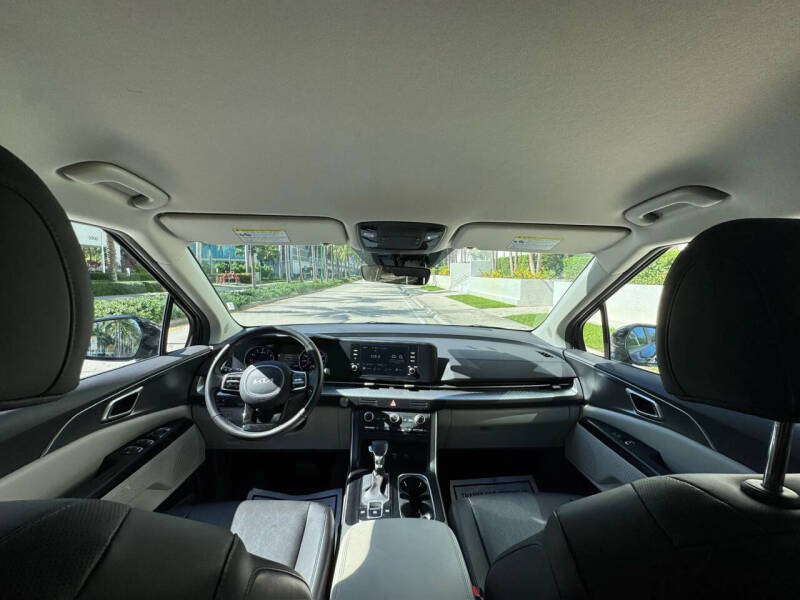 2024 Kia Carnival LX