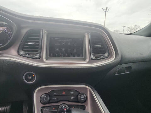 2021 Dodge Challenger SXT