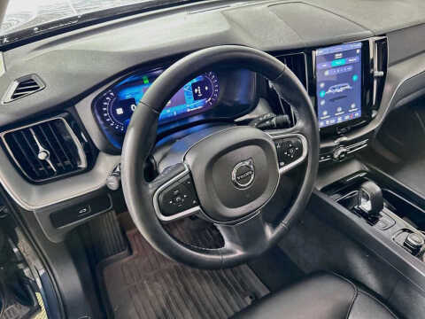 2024 Volvo XC60 B5 Core Dark Theme