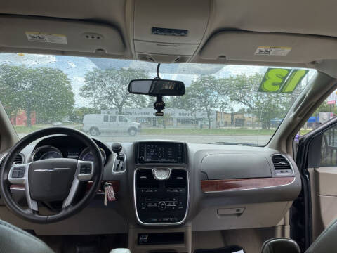 2013 Chrysler Town and Country Touring