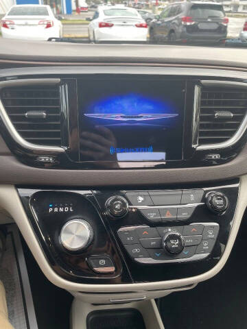2017 Chrysler Pacifica Touring-L